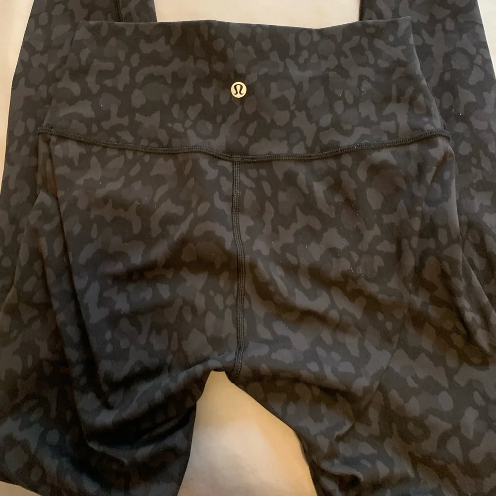Lululemon leggings (size 4) - Picture 1 of 2